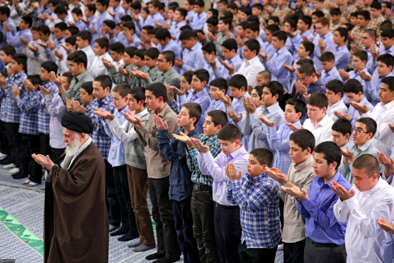 توقع رهبری از نوجوانان و جوانان